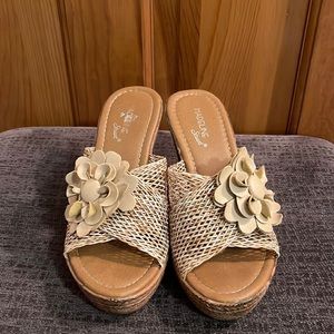 Adorable wedge shoes for summer! Size 7. Good condition.